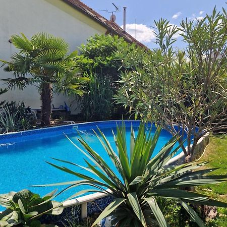 Farm Stay Nh Stables Nyrany Экстерьер фото