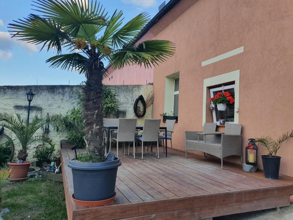 Farm Stay Nh Stables Nyrany Экстерьер фото