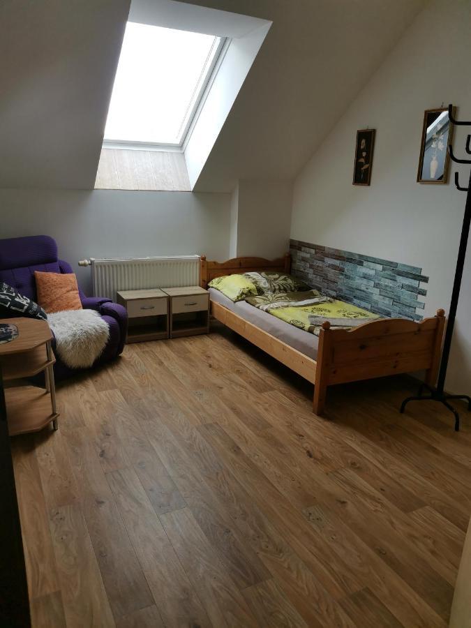 Farm Stay Nh Stables Nyrany Экстерьер фото