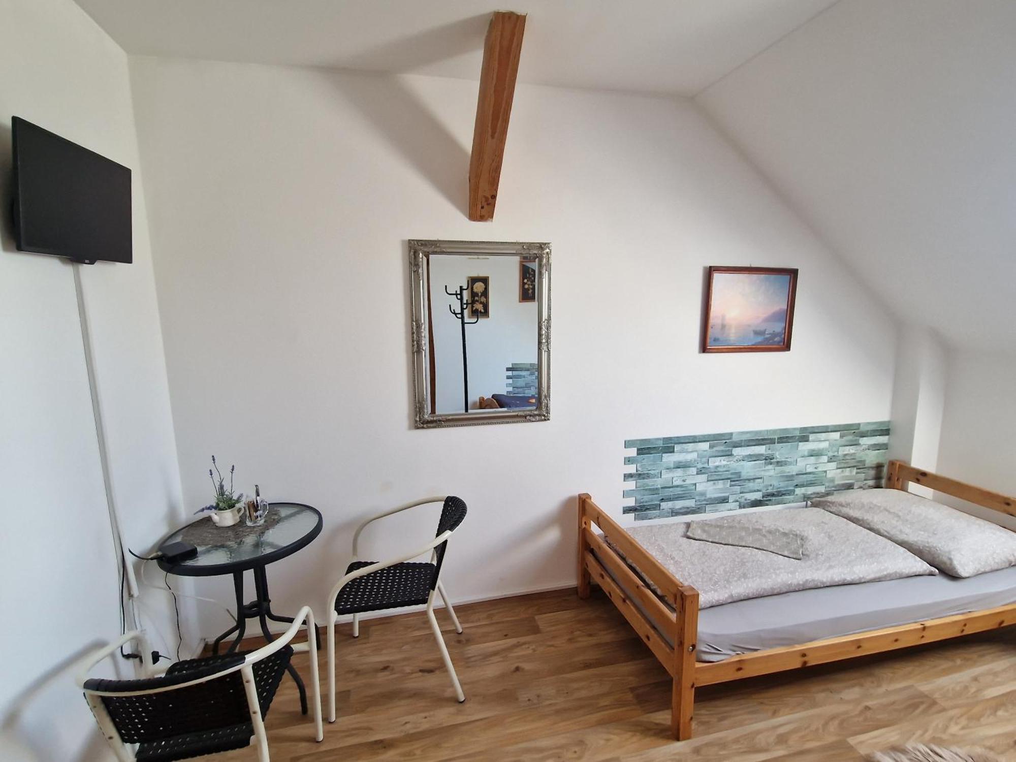 Farm Stay Nh Stables Nyrany Экстерьер фото