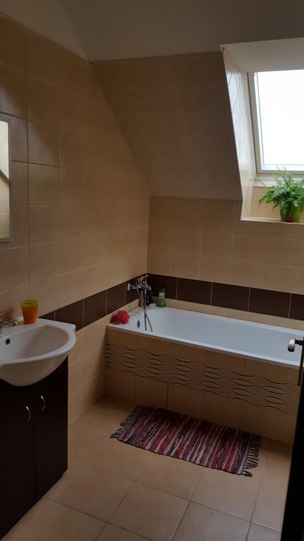 Farm Stay Nh Stables Nyrany Экстерьер фото