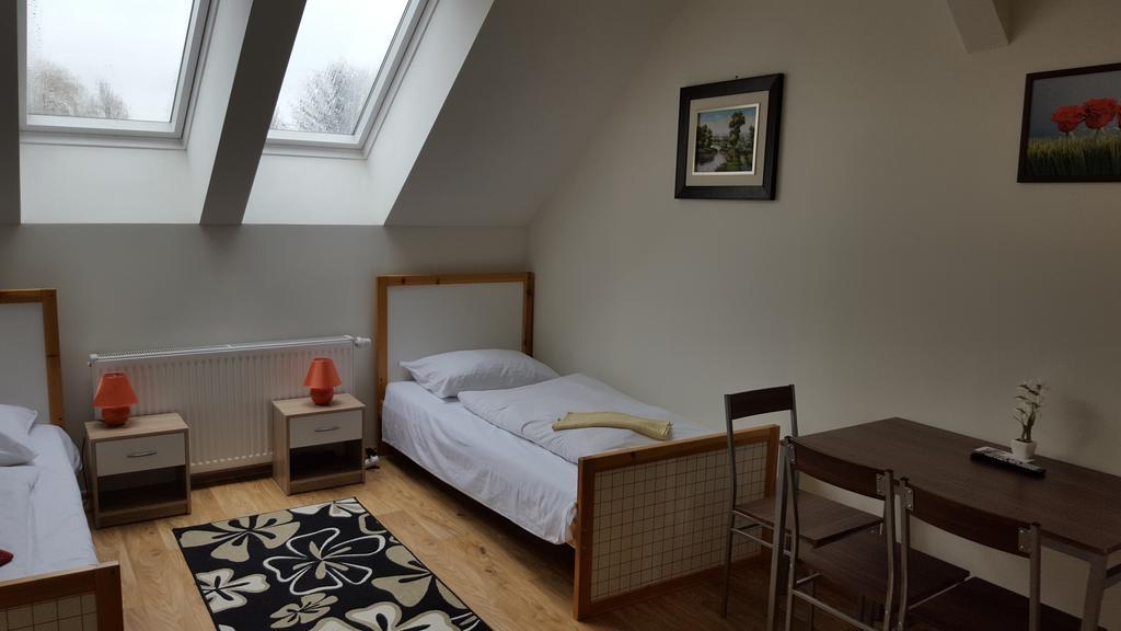 Farm Stay Nh Stables Nyrany Экстерьер фото