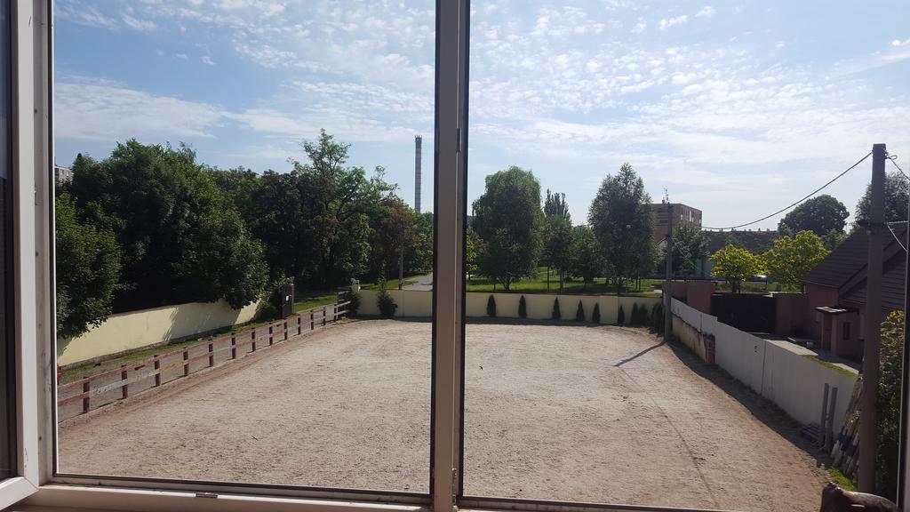Farm Stay Nh Stables Nyrany Экстерьер фото