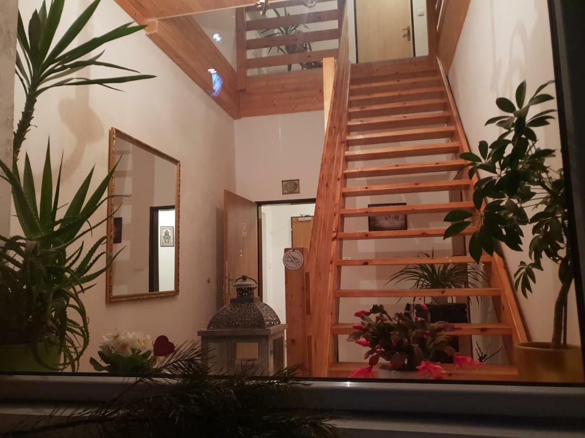 Farm Stay Nh Stables Nyrany Экстерьер фото