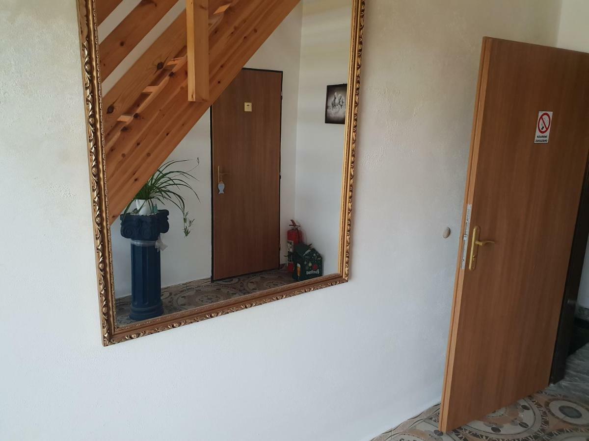 Farm Stay Nh Stables Nyrany Экстерьер фото
